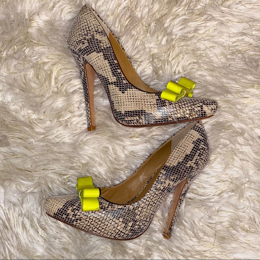 Blonde Ambition Snake Print Heels w Bow 37